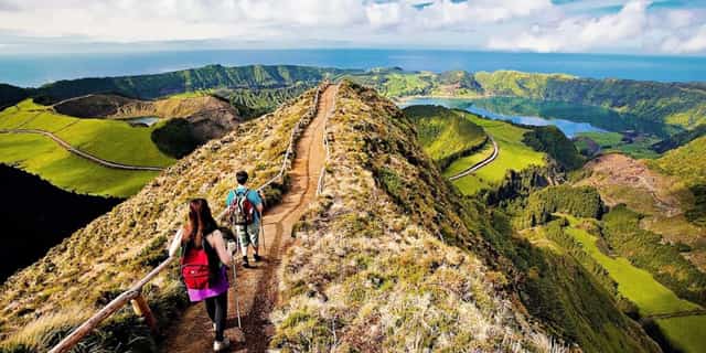 Travelzoo is a club for travel fans.