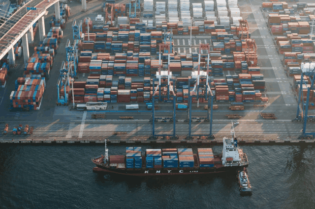 South Korea’s export landscape shows steady recovery, driven by semiconductors, cars, batteries, and strong demand from key global markets in 2025.